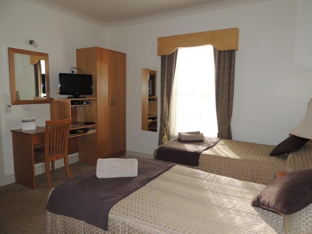 Riverview At Motel 4*