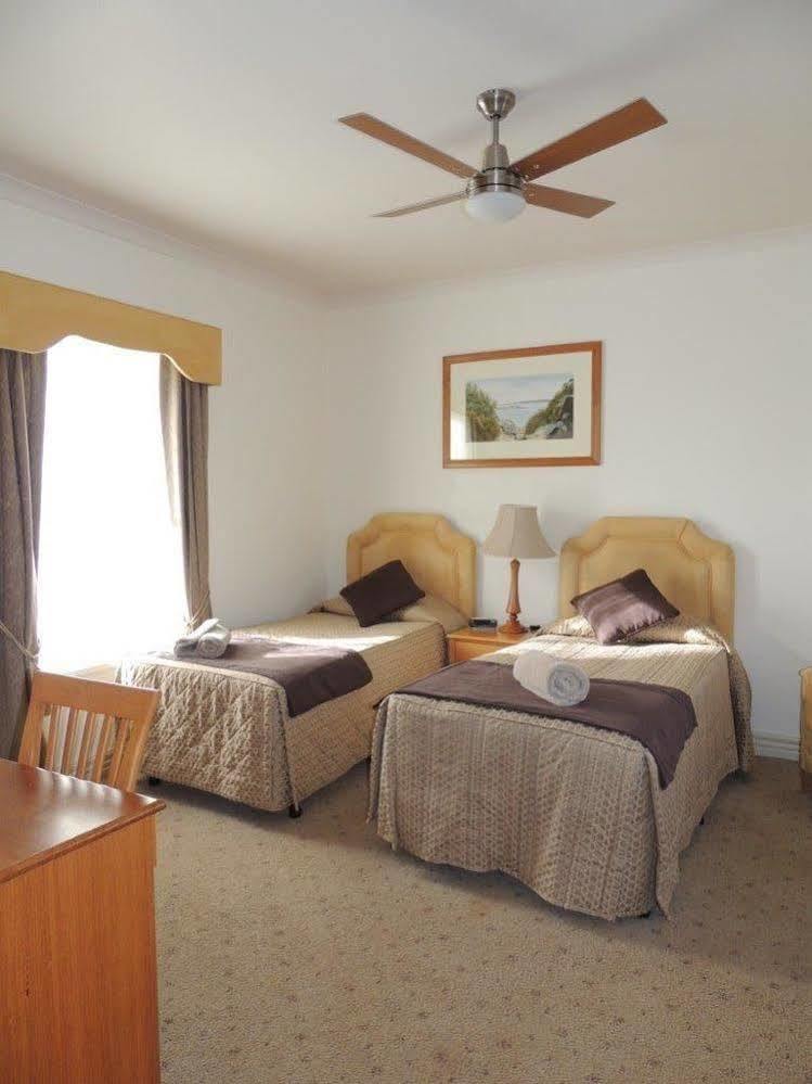 Riverview At Motel